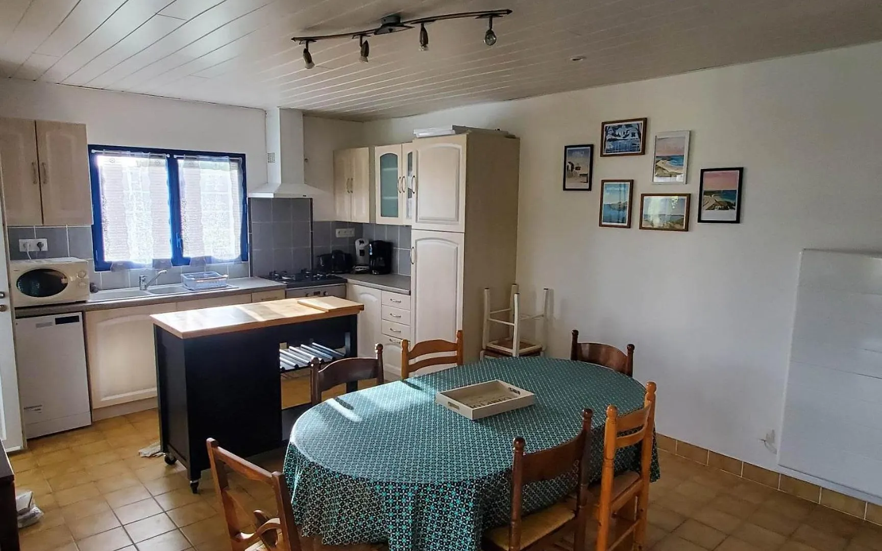 Au Calme, A 250 Metres De La Plage Et Des Dunes Ploudalmezeau Holiday home